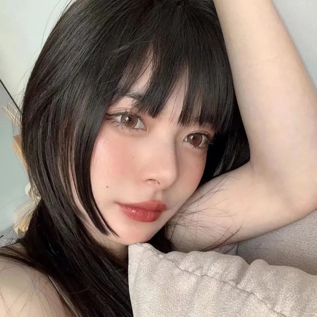 魕
